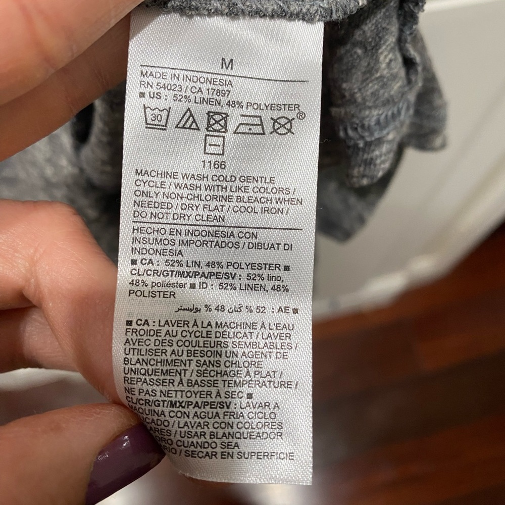 Old Navy Women’s Tank Top - Picture 2 of 7